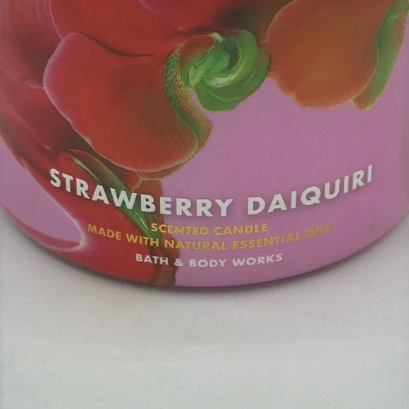 Bath & Body Works 3-wick Strawberry Daiquiri 14.5-ounce pink candle - Picture 2 of 5
